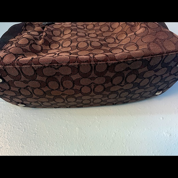 C O A C H Silver w/ crossbody strap Purse - Picture 4 of 11